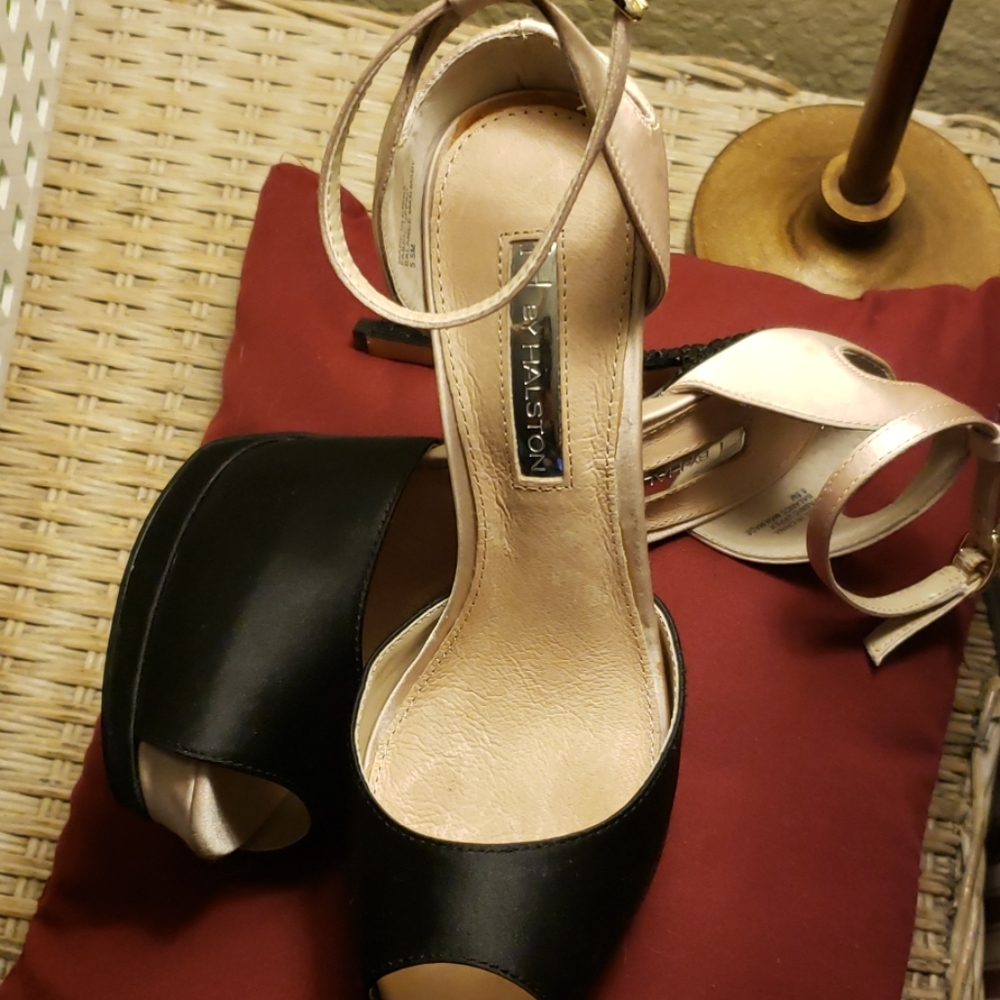 H by Halston Veronica Pump Sz 5.5